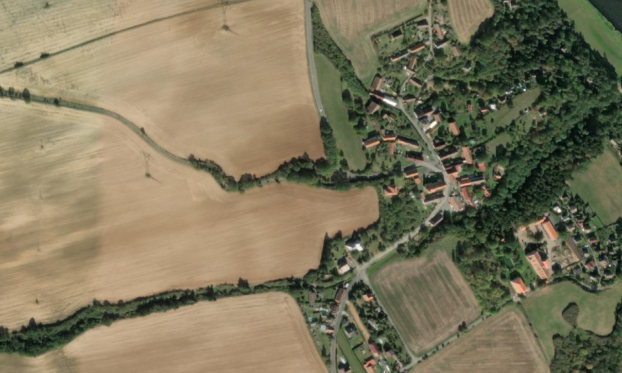 Bývalá obecná škola – letecký pohled