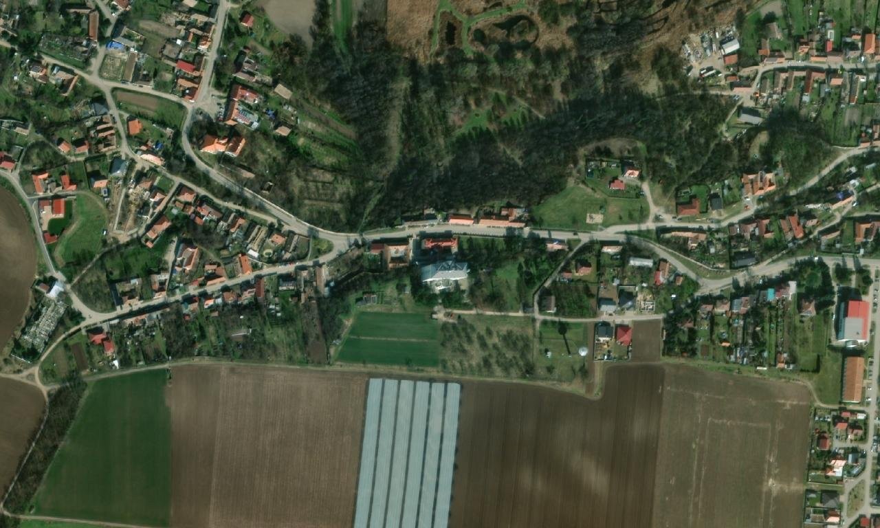 Dívčí penzionát sester svatého Karla Boromejského se školou pro učitelky ručních prací Maria Hilf – letecký pohled