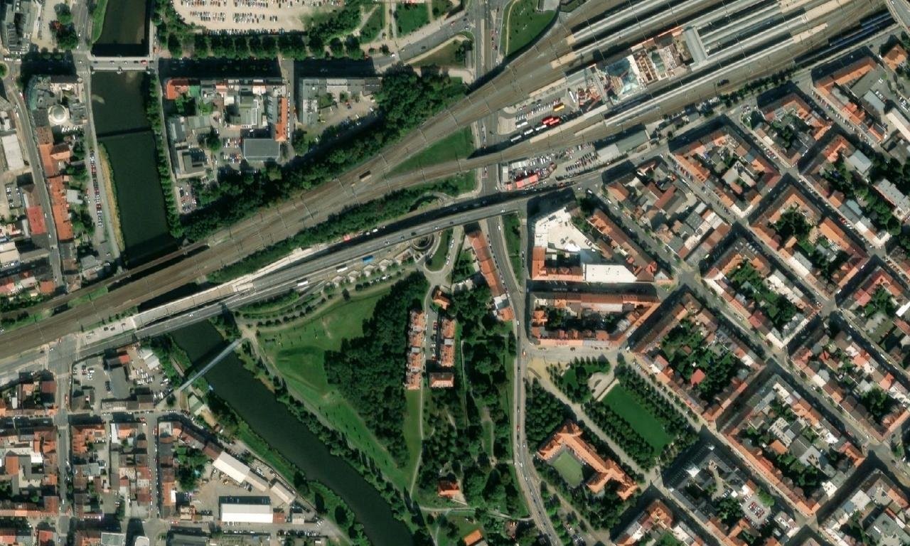 Kostel Nejsvětějšího Jména Ježíš (Východní Předměstí) – letecký pohled