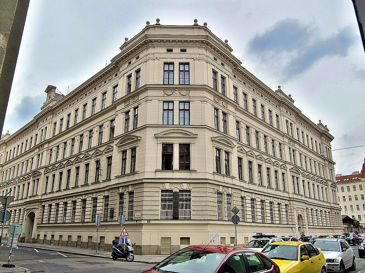 Bratislavská 13 a 15