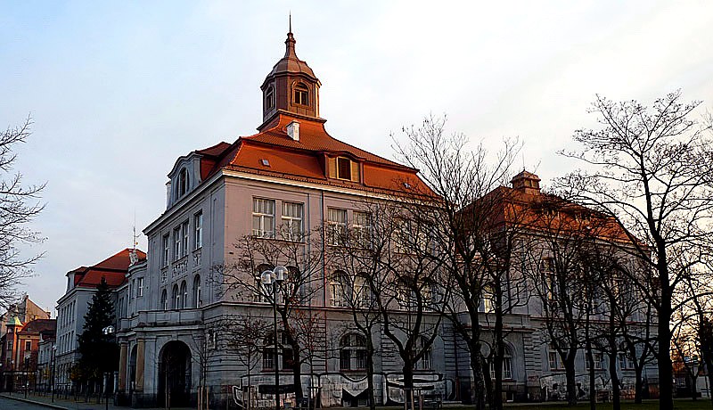 
<span>Budova býv. II. české státní reálky, dnes gymnázium</span>
