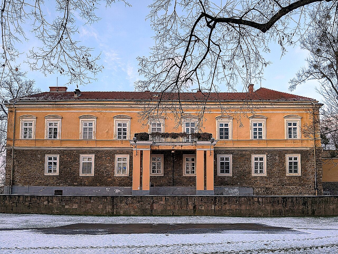 
<span>Zámek Dolní Benešov</span>
