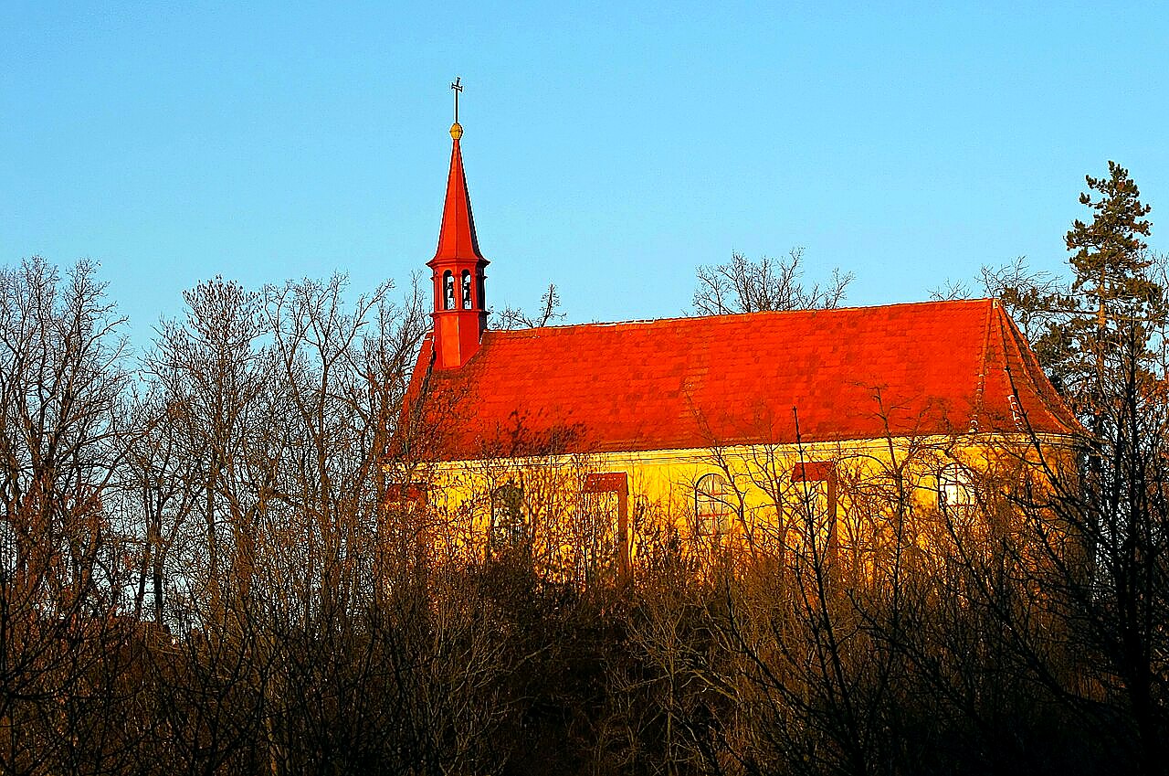 
<span>Kostel Povýšení svatého Kříže (Dobříš)</span>
