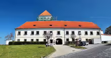 Tvrz a zámek Čejkovice