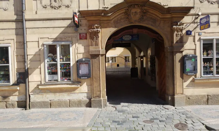Palác Lažanských v Karmelitské