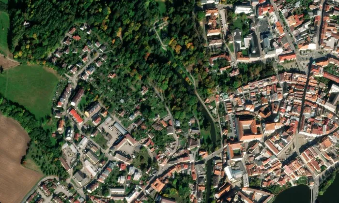Evangelický kostel v Jindřichově Hradci – letecký pohled