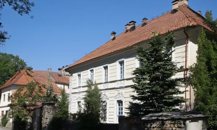 Hroby – historical