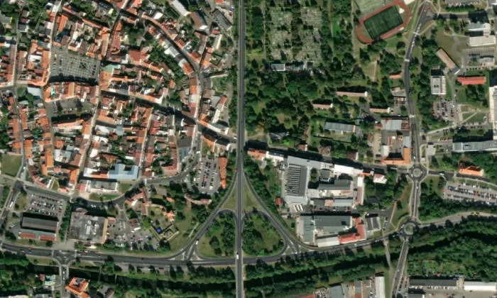 Kostel Nalezení svatého Kříže v České Lípě – letecký pohled