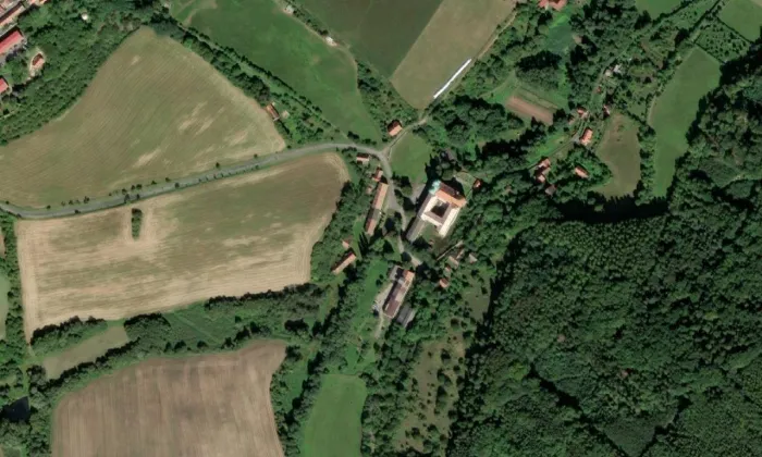 Kostel Nanebevzetí Panny Marie (Ročov) – letecký pohled
