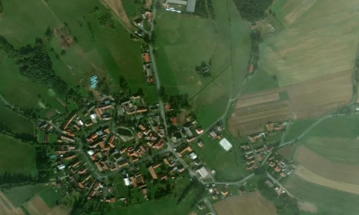 kostel svatého Bartoloměje (Bobrůvka) – letecký pohled