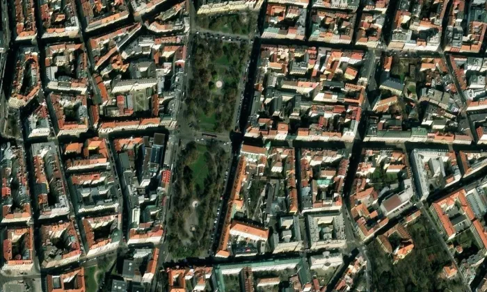 Kostel svatého Ignáce z Loyoly v Praze – letecký pohled