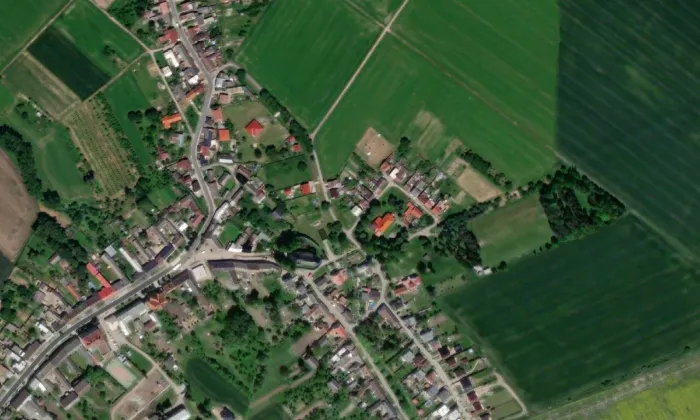 kostel svatého Jiří (Náklo) – letecký pohled