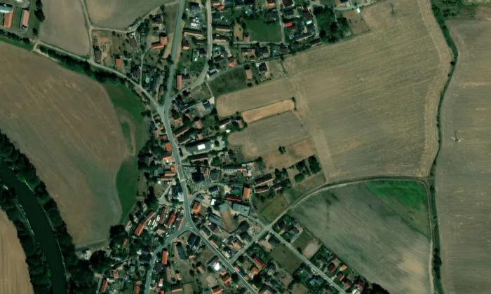 kostel svatého Petra a Pavla (Dříteč) – letecký pohled