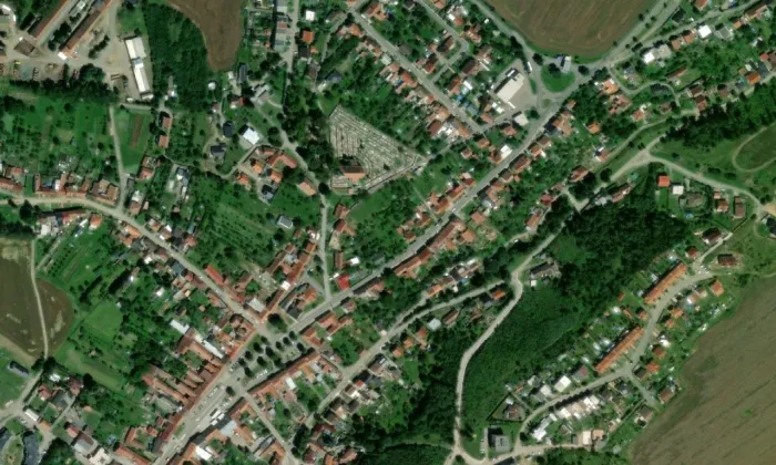 Kostel svatého Petra a Pavla (Jedovnice) – letecký pohled
