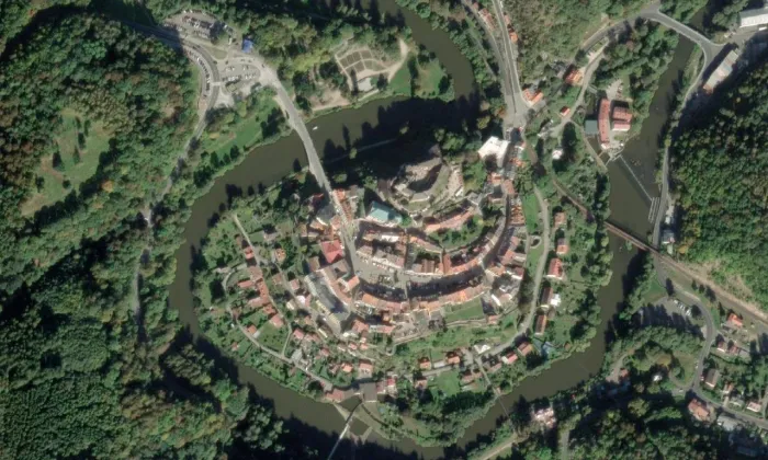 Kostel svatého Václava v Lokti – letecký pohled