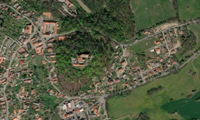 Vysoký Chlumec – letecký pohled