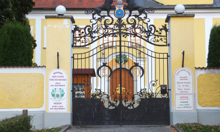 zámek Stráž nad Nežárkou
