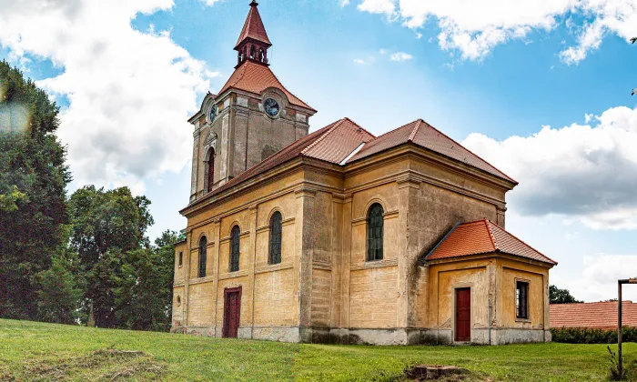 Kostel svatého Petra a Pavla (Jeníkovice)