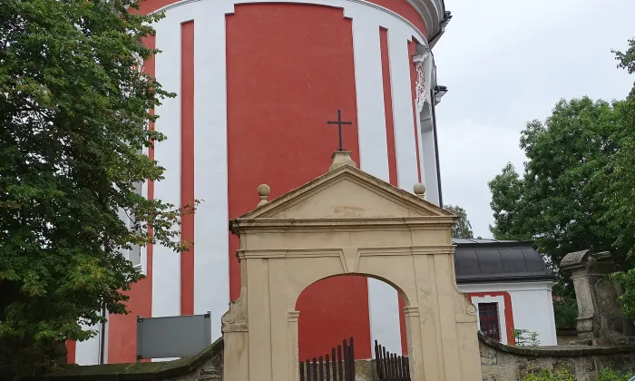kostel Nanebevzetí Panny Marie v Arnolticích