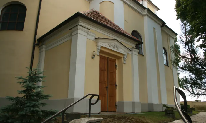 kostel Povýšení svatého Kříže (Prace)