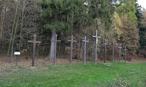 Devět křížů