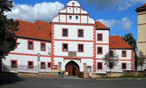 Starý zámek Lnáře