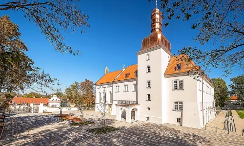Zámek Dolní Břežany