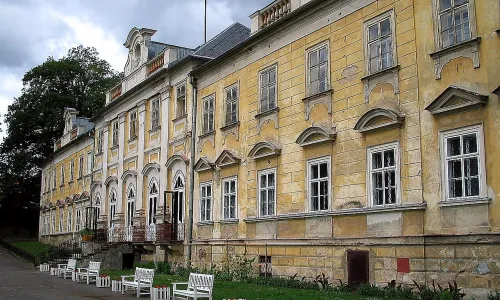 zámek Hluboš