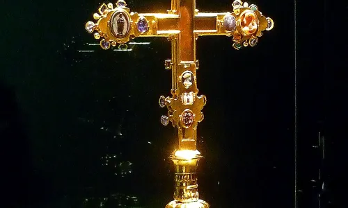 Korunovační kříž