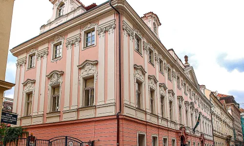Neubergovský palác