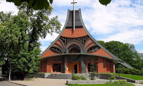 Kostel Povýšení svatého Kříže (Chuchelna)