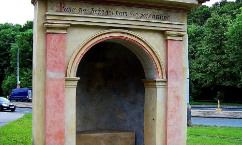 Výklenková kaplička v Motole