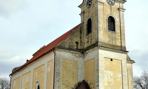 kostel svatého Petra a Pavla (Miroslav)
