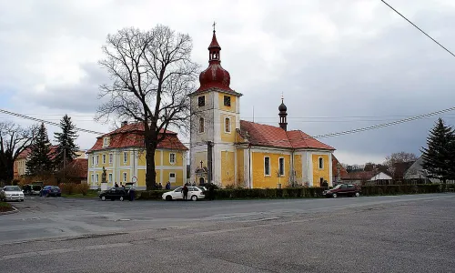 kostel svatých Petra a Pavla (Dolní Lukavice)