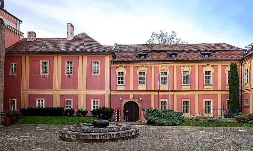 Klášter augustiniánů kanovníků na Karlově