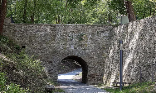 Kamenný hřbitovní most