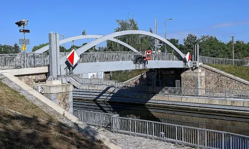 most přes plavební kanál ve Vraňanech