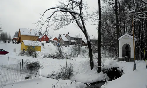 mostek s kapličkou a sochou svatého Jana Nepomuckého