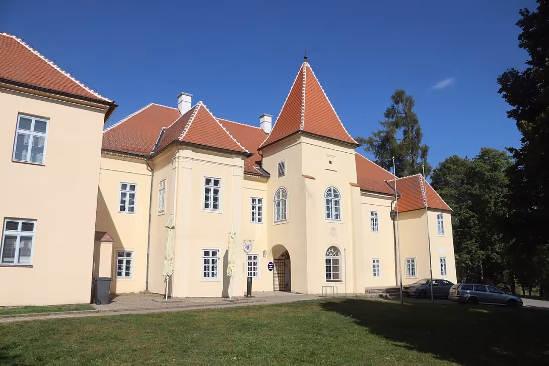 Dnešní pohled – zámek Kněžice (Kněžice)