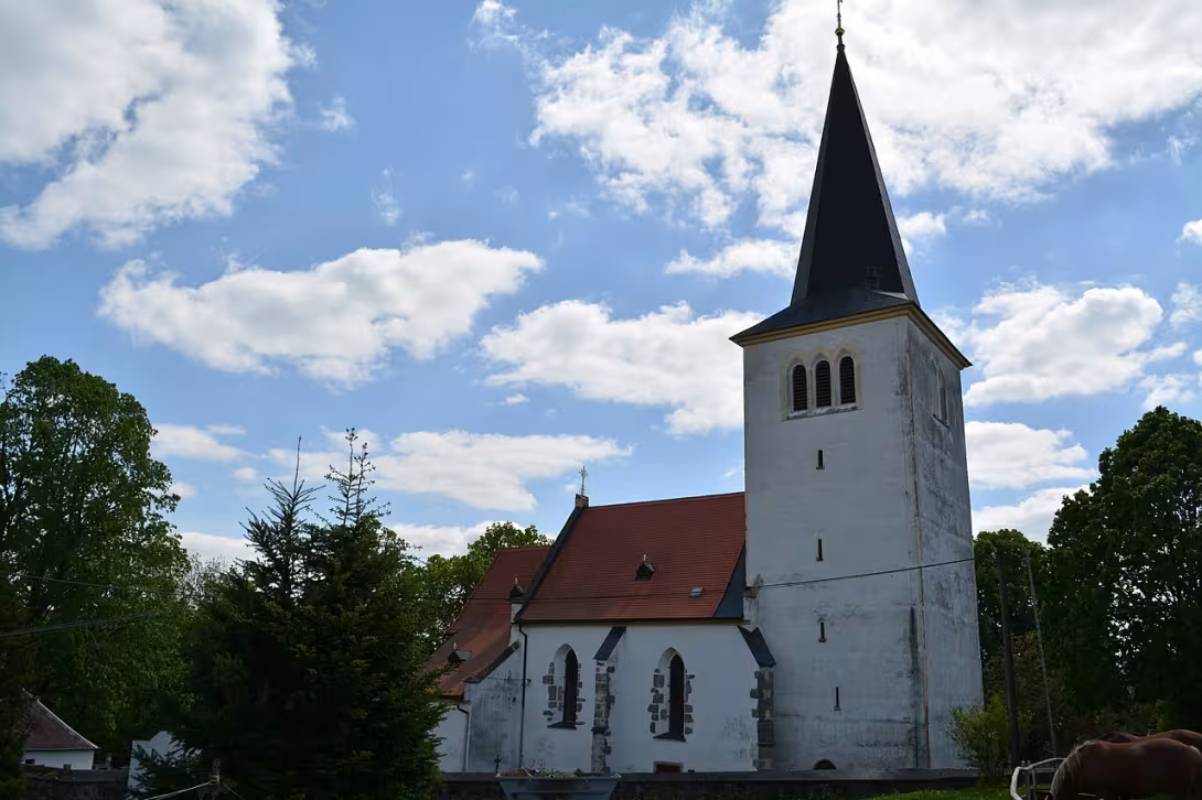 Dnešní pohled – Kostel Narození Panny Marie (Loučim)