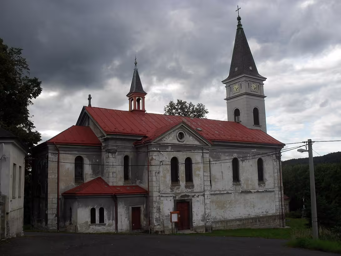 Dnešní pohled – Kostel Navštívení Panny Marie (Lučany nad Nisou)
