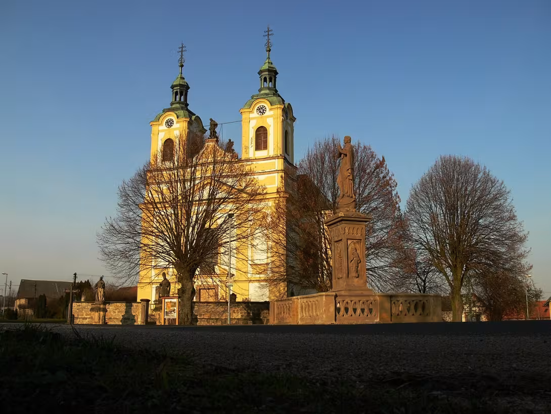 Dnešní pohled – Kostel Povýšení svatého Kříže (Ostružno)