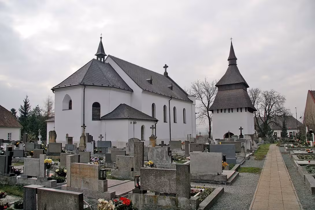 Dnešní pohled – Kostel Proměnění Páně (Bílý Újezd)