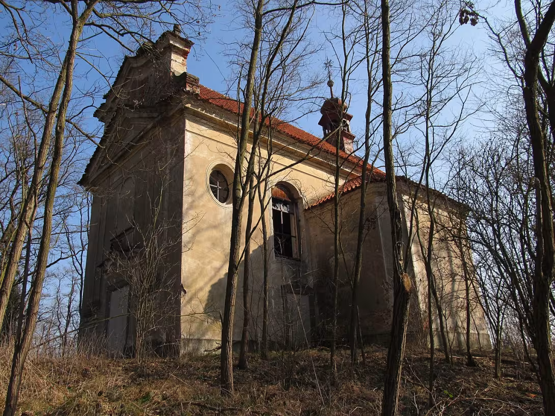 Dnešní pohled – Kostel Proměnění Páně (Pacelice)