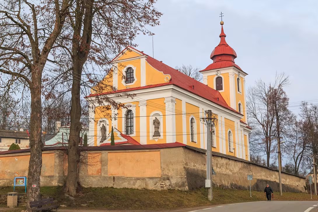 Dnešní pohled – Kostel svatého Kříže (Sněžné)