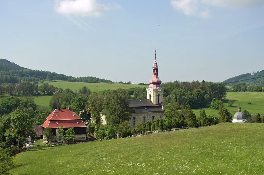 Dnešní pohled – Kostel svatého Petra a Pavla (Volfartice)