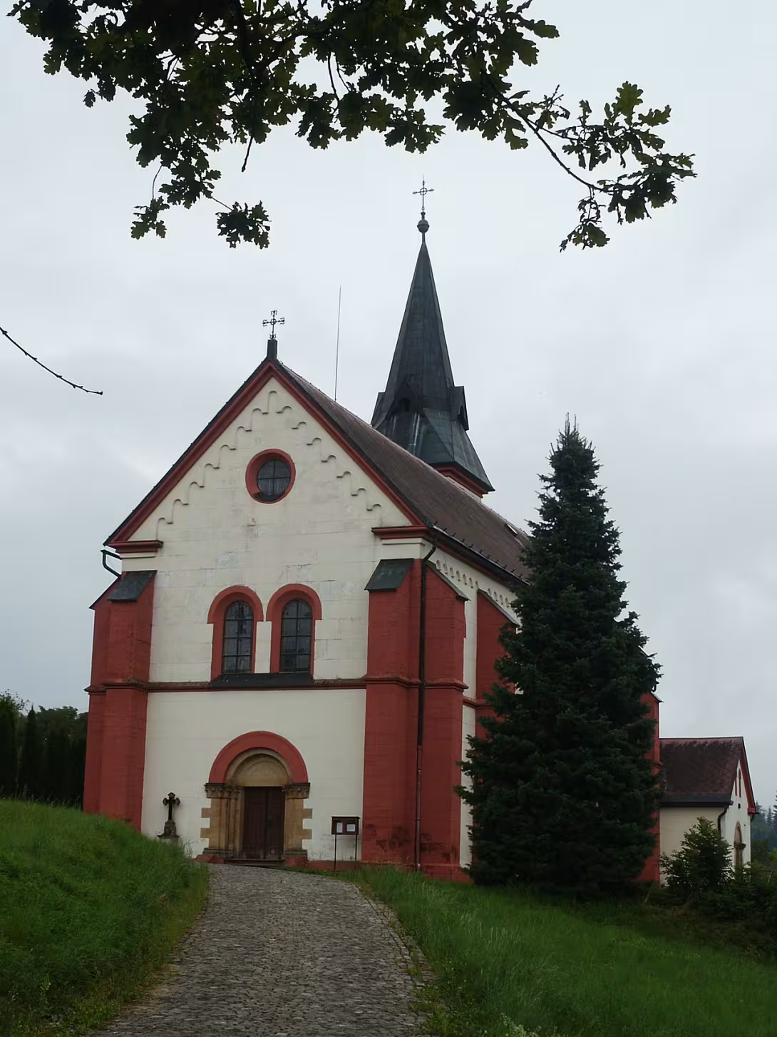 Dnešní pohled – Kostel svatých Andělů strážných (Vidochov)