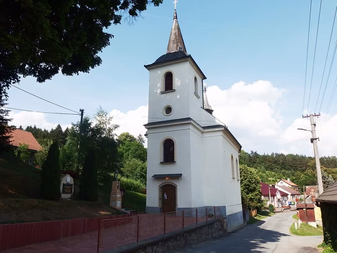 Dnešní pohled – kostel Nejsvětější Trojice (Chrastavec)