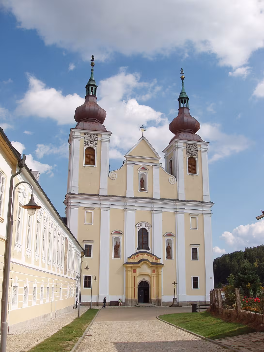 Dnešní pohled – kostel svatého Petra a Pavla (Nová Říše)