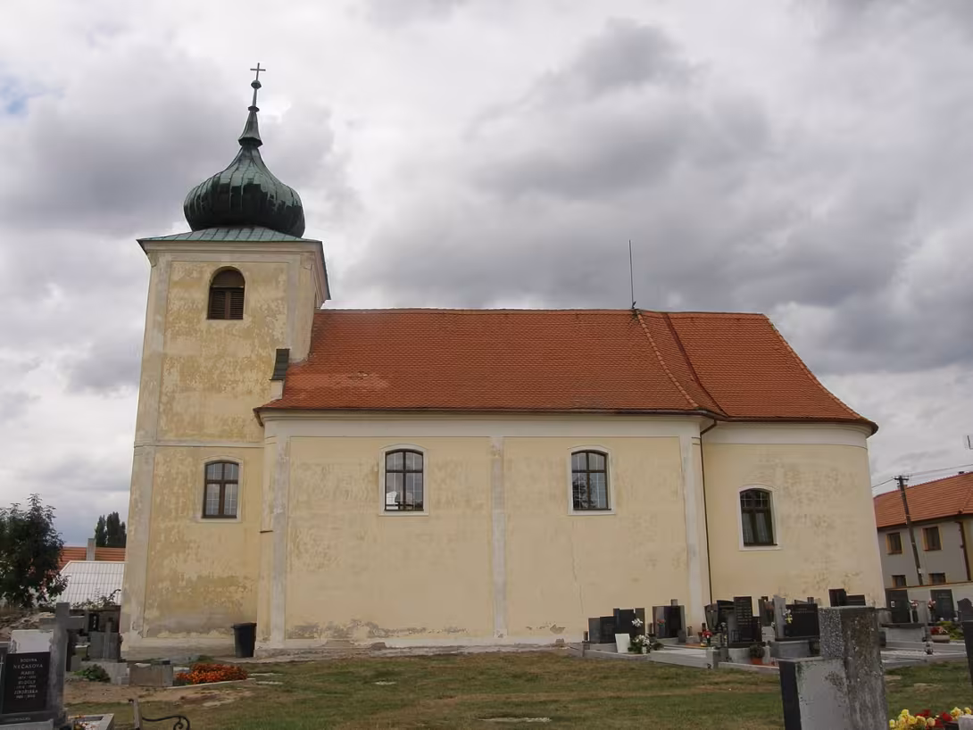 Dnešní pohled – kostel svatého Petra a Pavla (Petrovice)